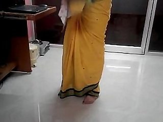 Desi tamil Spoken for aunty exposing navel fro saree with audio